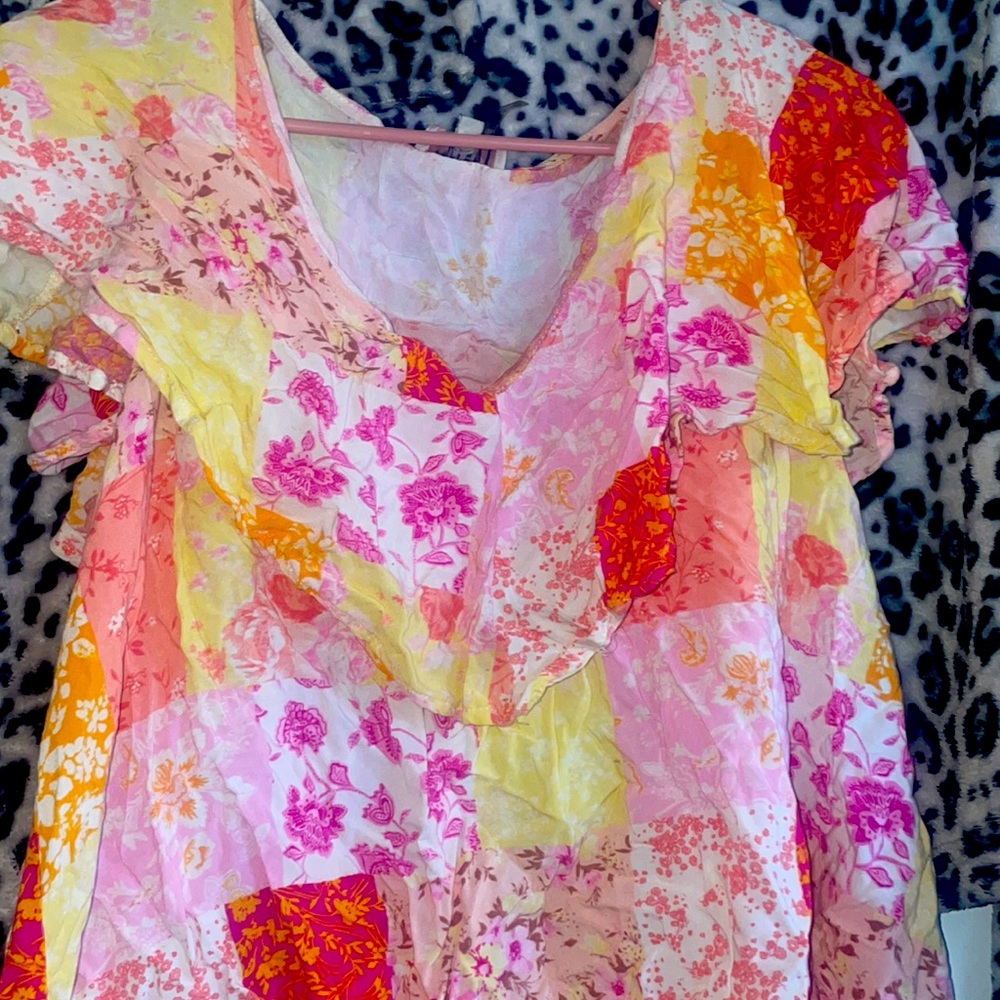 Andrées by units rippled floral top pink , orange and yellow. (Size 1x)